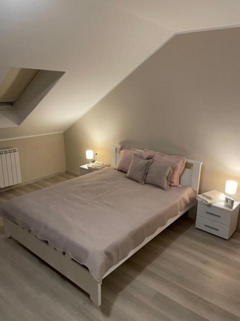 Appartement Apartman Maja Lux à Pančevo Extérieur photo