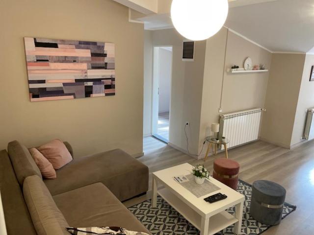 Appartement Apartman Maja Lux à Pančevo Extérieur photo